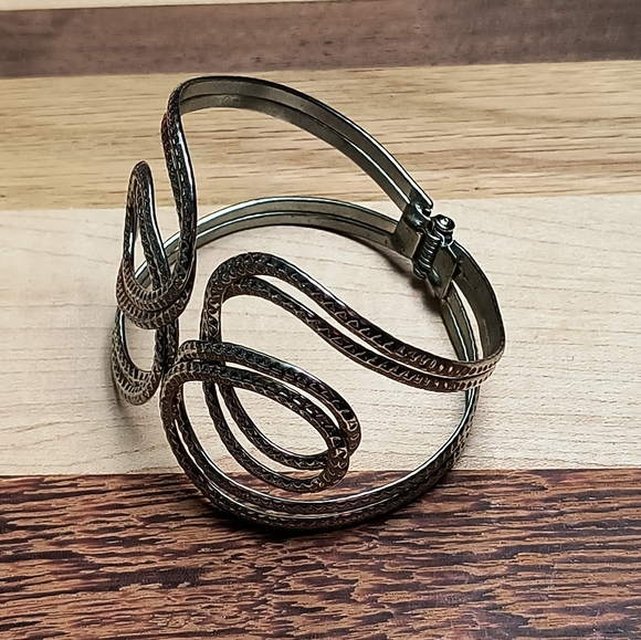 Open Cuff Bracelet Silver Tone - Picture 2 of 12